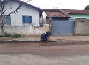 Leitores se manifestam sobre coleta de lixo na cidade