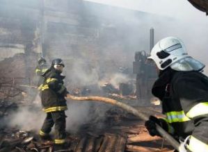 Barracão de cooperativa pega fogo em Avaré