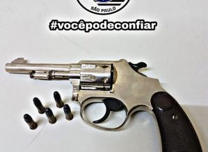 Vendedor preso com revólver é investigado por usar arma para cobrar clientes