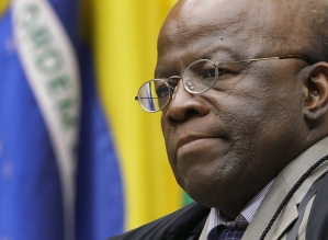 “Vassalagem”: Joaquim Barbosa sobe o tom contra o ministro da Defesa