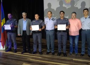 Polícia Militar homenageia policiais na cidade Piraju