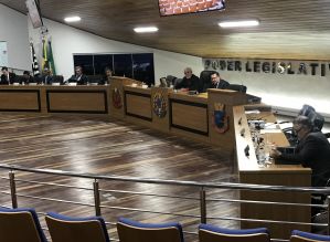 Sessão tem continuidade após vereadores abandonarem Sessão