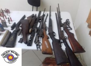Avaré: Homem é detido com vasto número de armas em sua casa