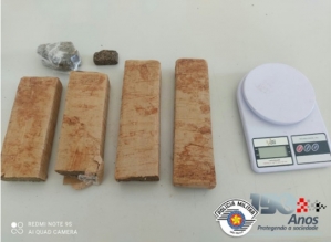 PM prende dois traficantes no final de semana; um deles com quase 2Kg de drogas