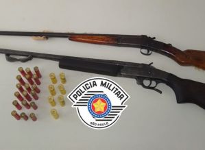 Após agredir esposa, homem é detido com armas em sua casa