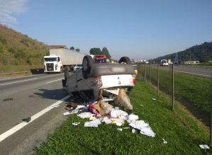 “Menores” são presos com arma e um  carro roubado em Cerqueira César