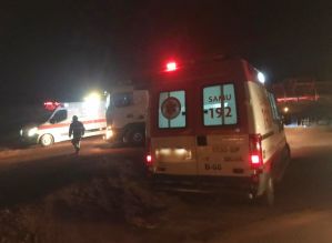 Motociclista tem fratura na perna ao parar embaixo de carreta em acidente em Itaí
