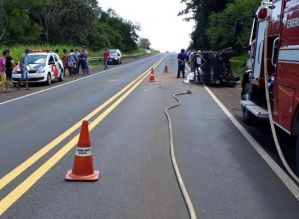 Capotamento deixa um morto e feridos em rodovia de Taquarituba