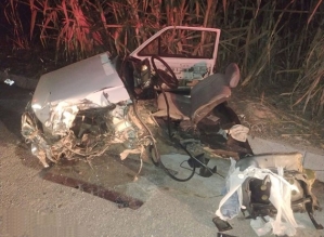 Motorista morre em acidente que partiu carro ao meio em rodovia do interior de SP