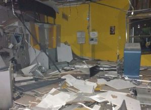 Criminosos explodem caixas eletrônicos de duas agências bancárias do Distrito de Paranapanema