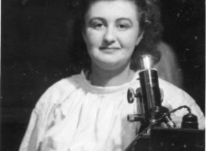 Quem é a mulher que descobriu o primeiro coronavírus humano: conheça a cientista June Almeida