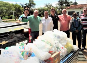 Avaré – Organizadores da 72ª Corrida Elias de Almeida Ward entregam 400 kg de alimentos à APAE
