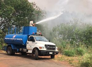 Área de reflorestamento pega fogo em Taquarituba
