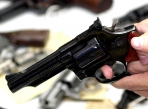 Mais de 1,5 milhão de armas nas mãos de civis estão com registro vencido
