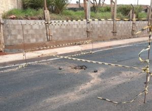 Inaugurado semana passada, asfalto do Bairro Jd. Califórnia é alvo de reclamações