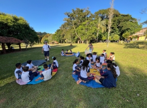 Alunos de escola municipal participam de palestra alusiva ao Dia da Abelha