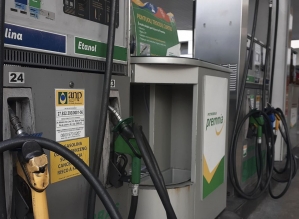 Bolsonaro libera venda direta de etanol das usinas para postos de combustíveis
