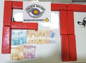 Operação policial flagra traficantes com mais de 8 kg de drogas