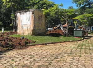 Camping continua fechado para reparo em bomba e encanamento