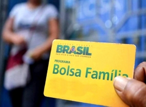 Beneficiários do Bolsa Família receberão Auxílio Brasil em 17/11