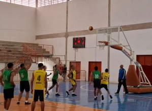 Jovens da Fundação de Iaras e Lins avançam para as semis do Torneio de Basquete 