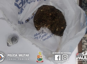 Polícia Militar aborda trio com drogas em Taquarituba
