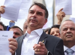 Oposição consegue 41 assinaturas e pede impeachment de Moraes