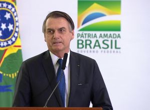 Bolsonaro oficializa criação do 13º salário para beneficiários do Bolsa Família