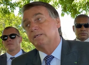 Bolsonaro diz que vai conceder reajuste a professores “no máximo que a lei permite”