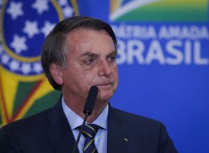 Bolsonaro negocia cargos para se aproximar do Congresso