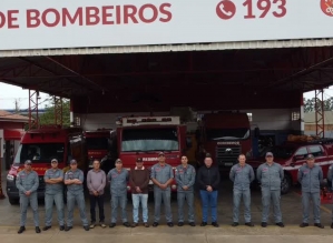 Prefeito Roberto Araujo visita Corpo de Bombeiros e entrega novos equipamentos