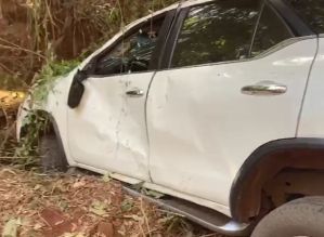 Motorista abandona carro em estrada rural após acidente em Botucatu