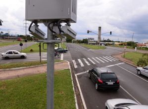 Projeto veda o uso de radares fixos para multar quem comete infração de trânsito