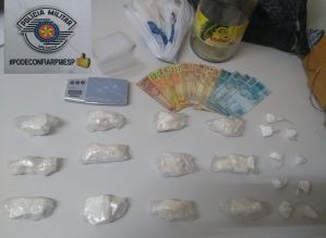 Polícia Militar prende dois traficantes com mais de ½ de drogas que agiam em Avaré