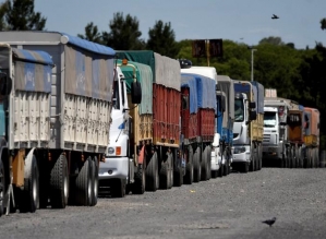 Chamado de greve dos caminhoneiros ganha apoio de confederação