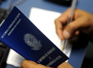 Governo calcula que 24,5 milhões de trabalhadores terão salário reduzido ou contrato suspenso