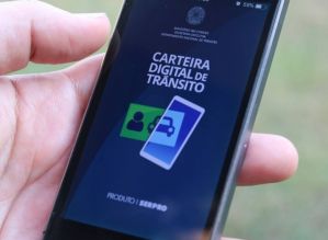 Carteira de motorista digital vai permitir pagar multas de trânsito com 40% de desconto