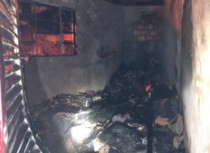 Casa pega fogo e mobiliza Corpo de Bombeiros em Taquarituba