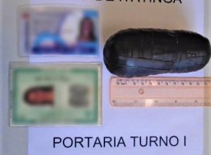 Mulher tenta entrar com drogas em CDP de Itatinga