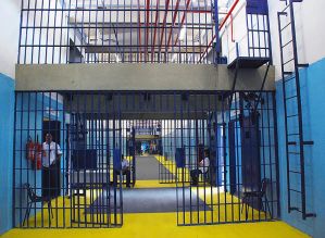 Visitantes são flagradas tentando entrar com drogas em Penitenciárias