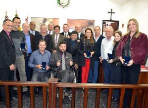 Policiais civis são homenageados com a medalha “Reconhecimento Comunitário de Segurança”