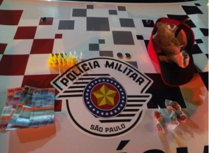 Polícia Militar prende flagra traficantes que vendiam drogas em Bairro de Cerqueira César