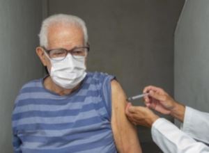 Avaré: Idosos de 85 a 89 anos recebem dose adicional contra a Covid-19