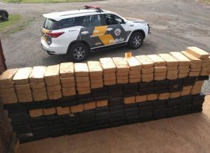 Policiais do TOR flagram caminhão com mais de 200 Kg de drogas e localizam arma (Fotos)