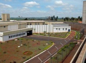 Mulher é detida tentando entrar com drogas na Penitenciária II de Avaré
