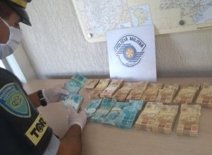 Policiais do  TOR prendem homem com mais de 100 mil reais oriundos da venda de cigarros ilícitos