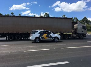 POLÍCIA RODOVIÁRIA APREENDE  CIGARROS CONTRABANDEADOS