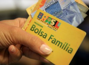 Caixa começa a pagar hoje décimo terceiro do Bolsa Família