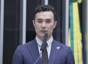 Deputado campeão de gastos com alimentação tenta bancar com verba pública até chope 