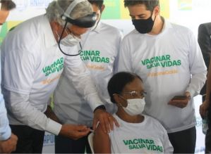 Dezenove estados brasileiros começam vacinação contra a Covid-19